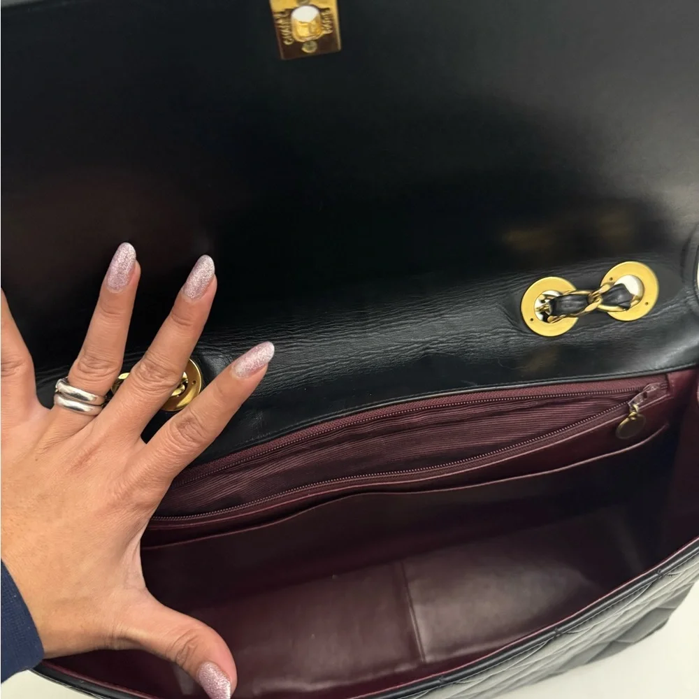 Chanel Maxi Classic Flap Bag 24K - Picture 14 of 17